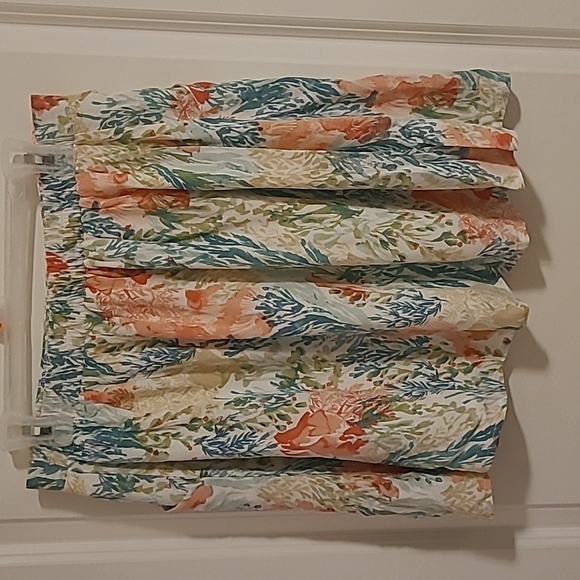 3/$27 Old Navy flowy floral skirt - Picture 5 of 7